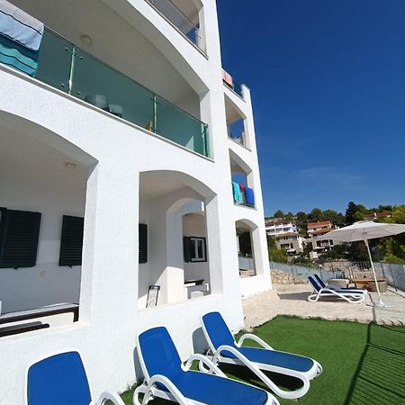 Apartments Toni Sea View Примоштен Екстер'єр фото